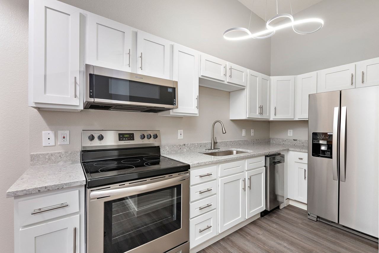 920 Broadway Blvd - Photo 3 of 13