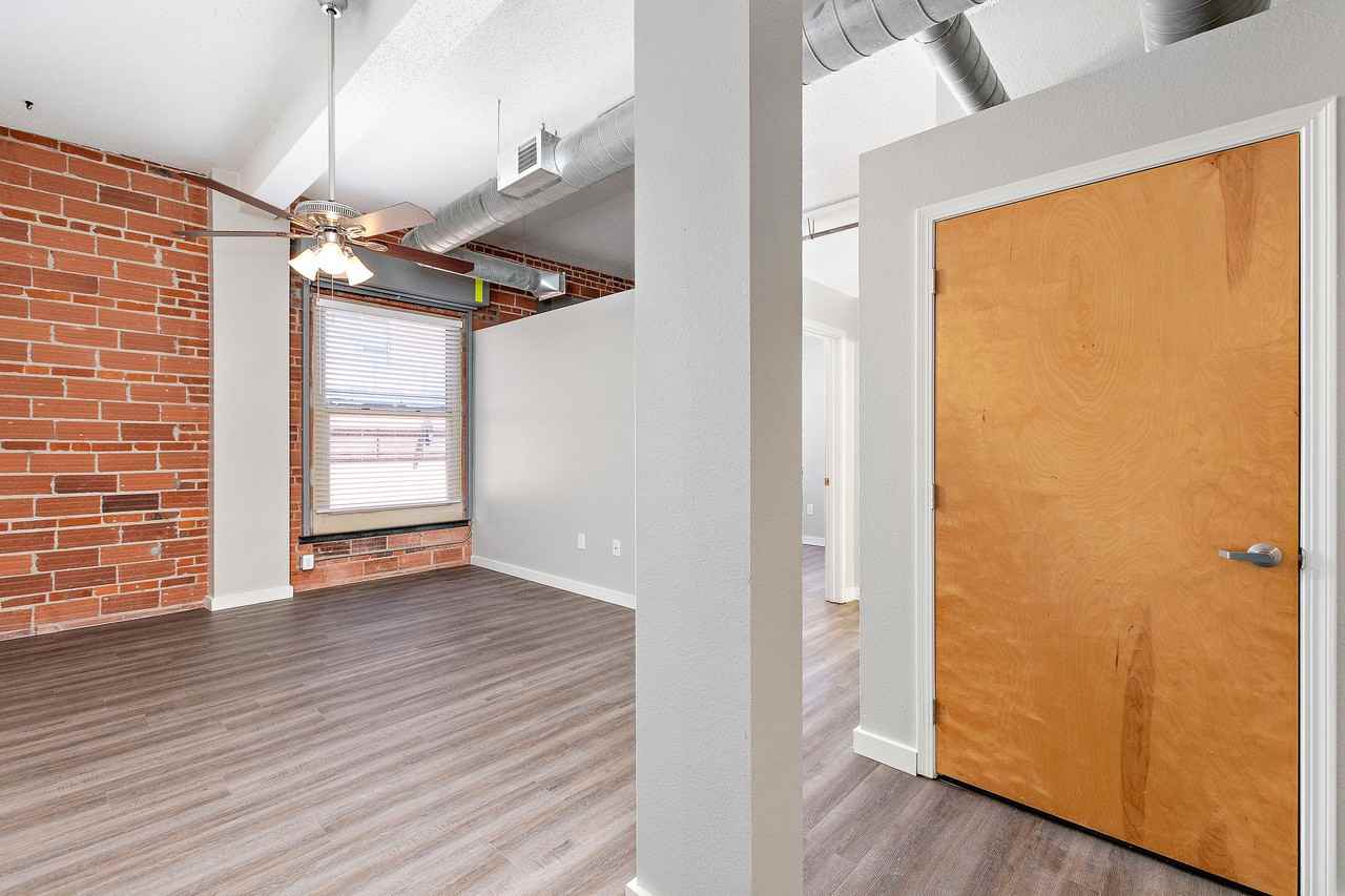 920 Broadway Blvd - Photo 6 of 13