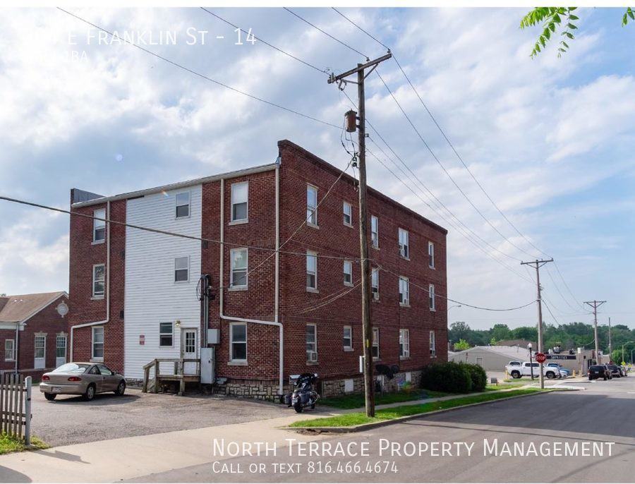 204 E Franklin St - Photo 4 of 6