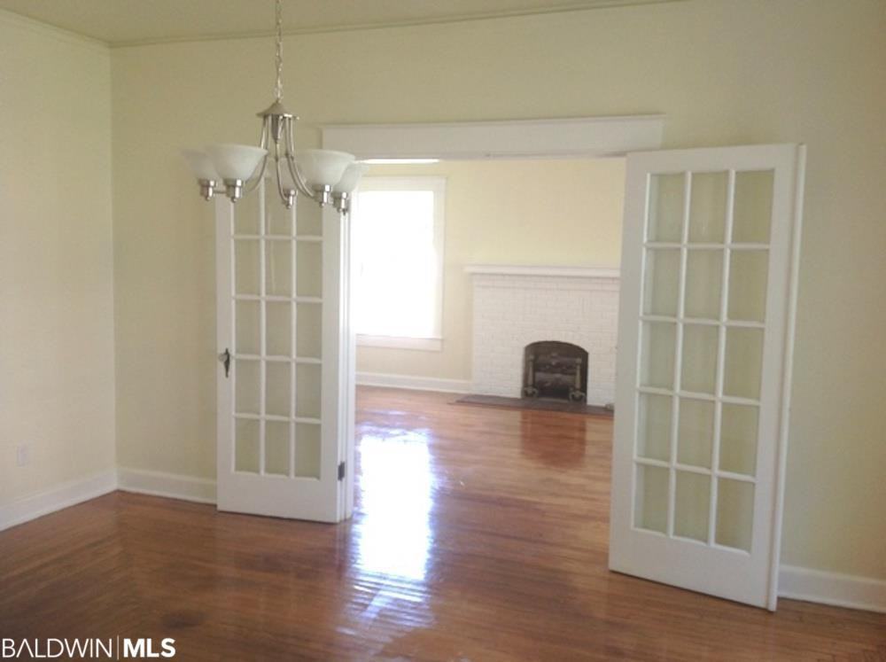 122 N Julia St - Photo 3 of 10