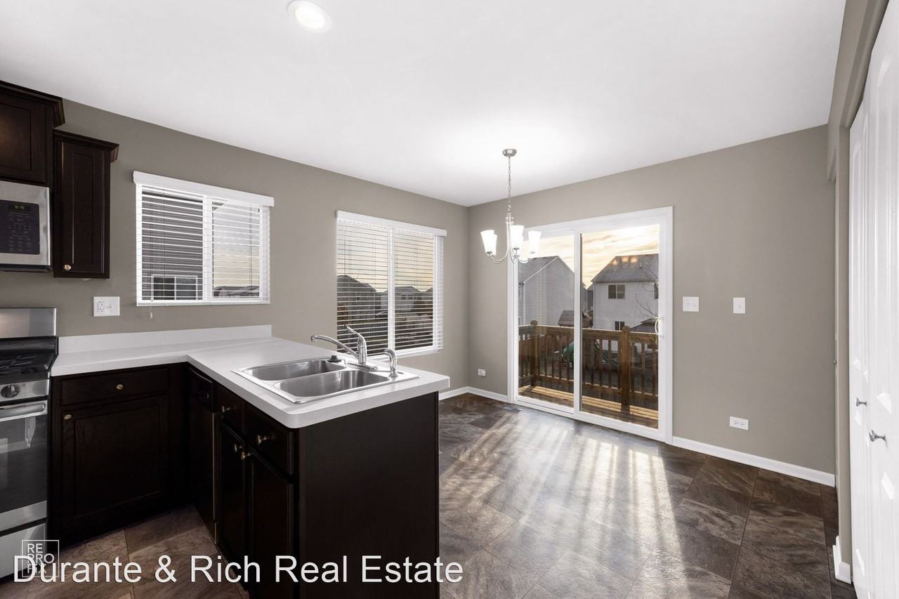 1719 Ruby Dr - Photo 3 of 11