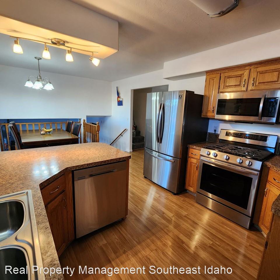 647 Marjorie Ave - Photo 3 of 4