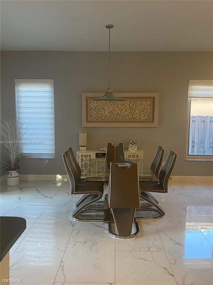 14046 S Cypress Cove Cir - Photo 2 of 10