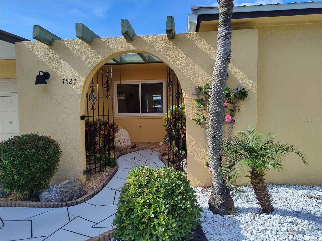 7527 Hatteras Dr - Photo 2 of 29