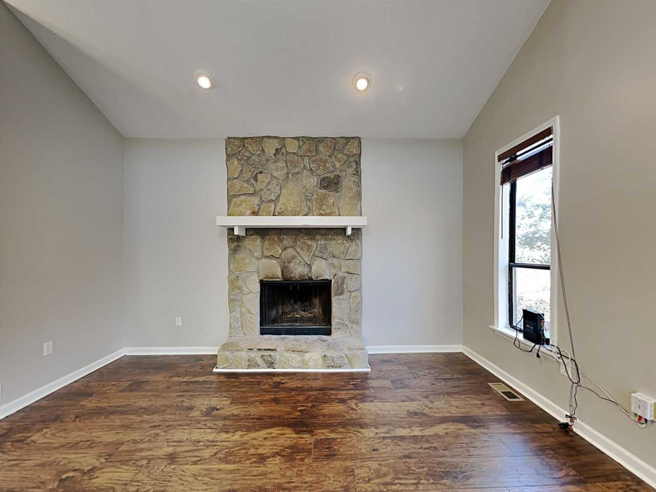 619 Green Valley Dr Se - Photo 3 of 18