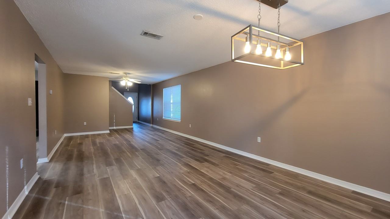 215 Twin Lakes Ln - Photo 2 of 17