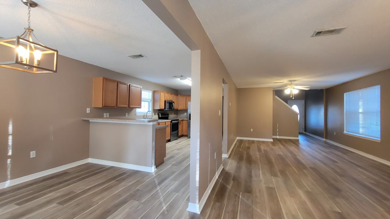 215 Twin Lakes Ln - Photo 3 of 17