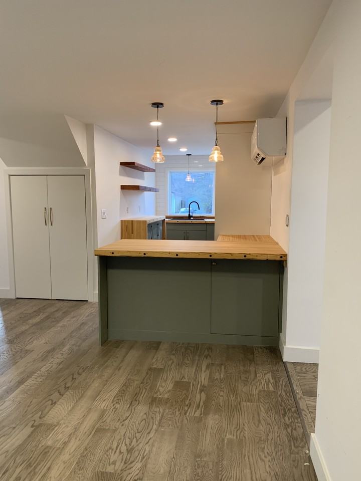 585 Alfred St - Photo 2 of 10