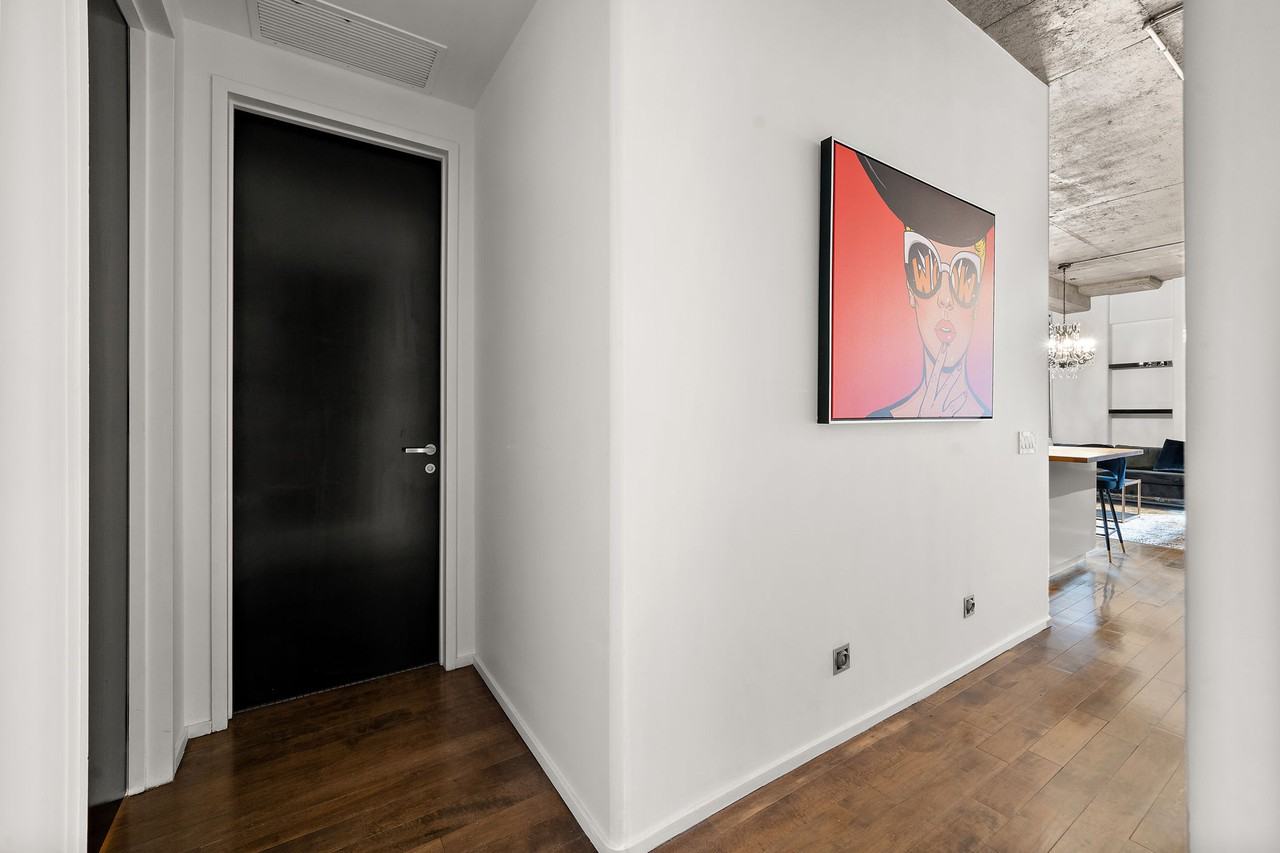 64 Rue Saint-Paul Ouest #302 - Photo 3 of 19