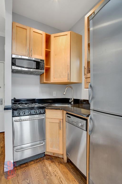 E 25th St #5C - Photo 6 of 8