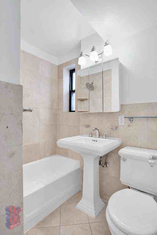 E 25th St #5C - Photo 7 of 8