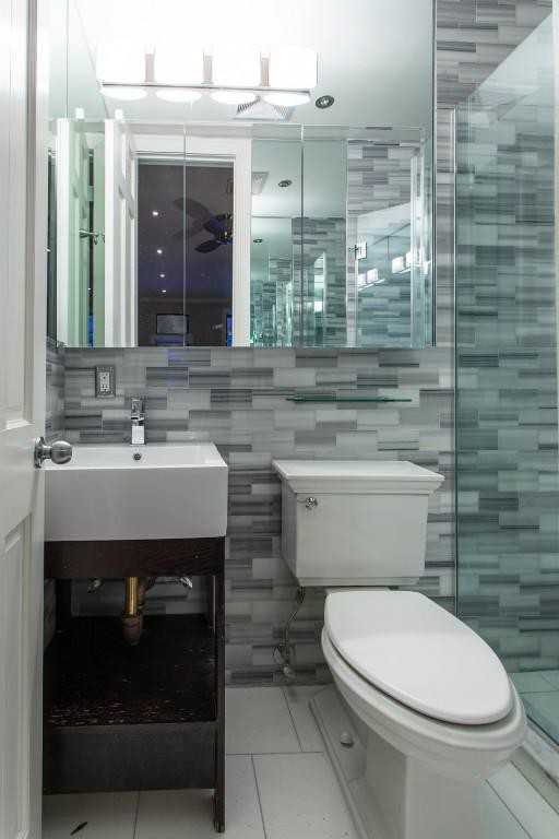 E 10th St #2 - Photo 4 of 5