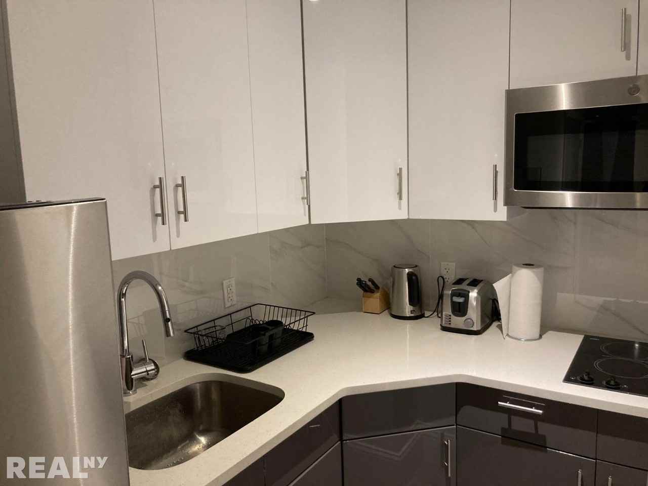 308 E 52nd St #2F - Photo 2 of 11