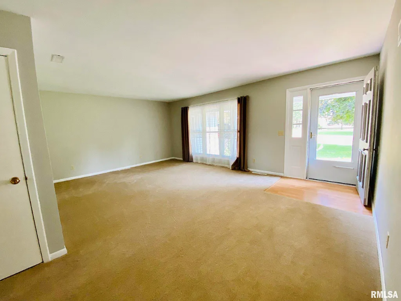 105 Brookview Dr - Photo 2 of 9