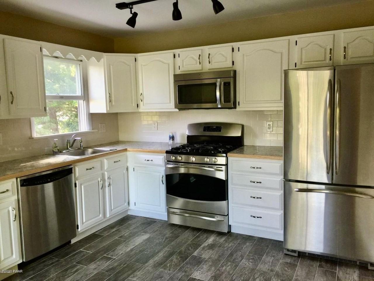 211 E High St - Photo 2 of 4