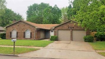 featured image of 2306 Ne Village Dr #1