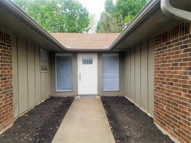 2306 Ne Village Dr #1 - Photo 2 of 50