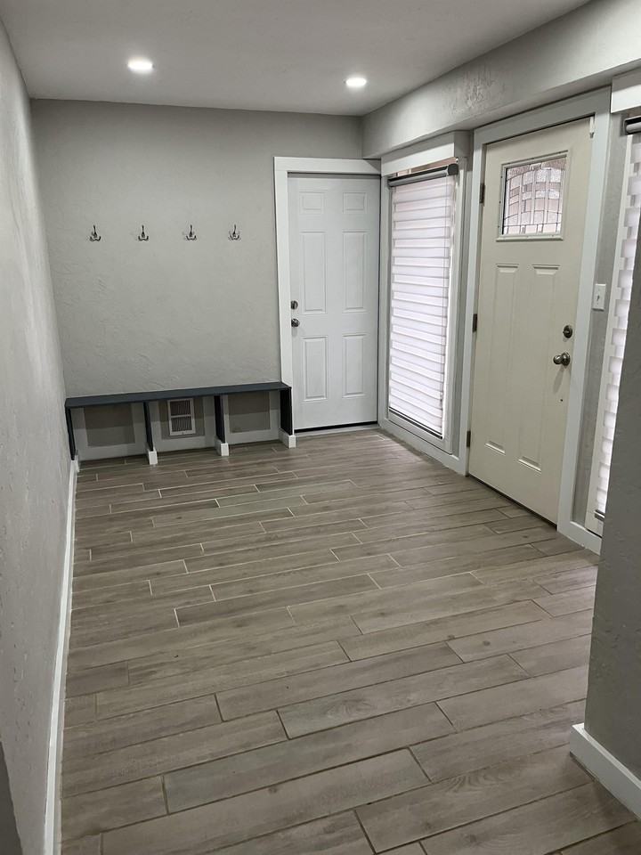2306 Ne Village Dr #1 - Photo 3 of 50