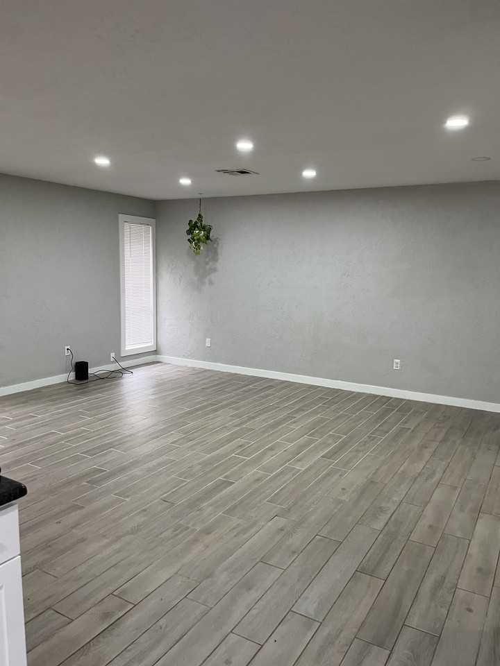 2306 Ne Village Dr #1 - Photo 4 of 50