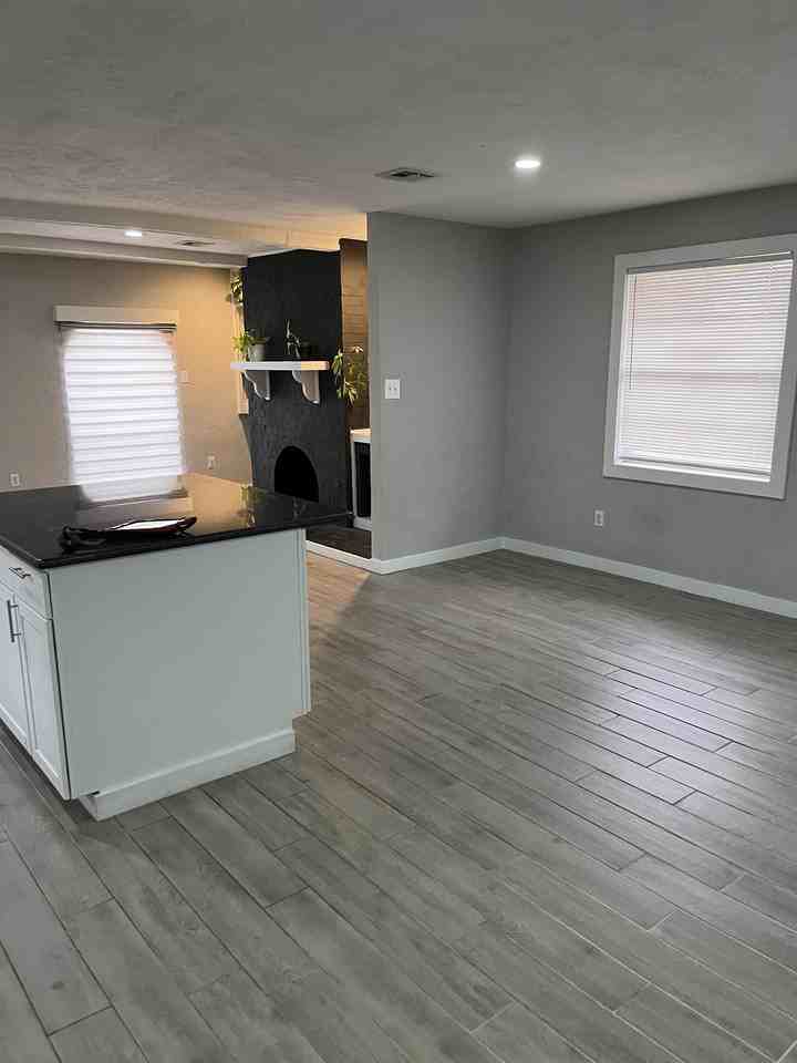 2306 Ne Village Dr #1 - Photo 6 of 50