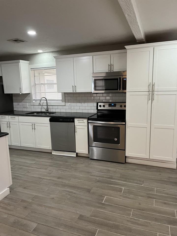 2306 Ne Village Dr #1 - Photo 7 of 50