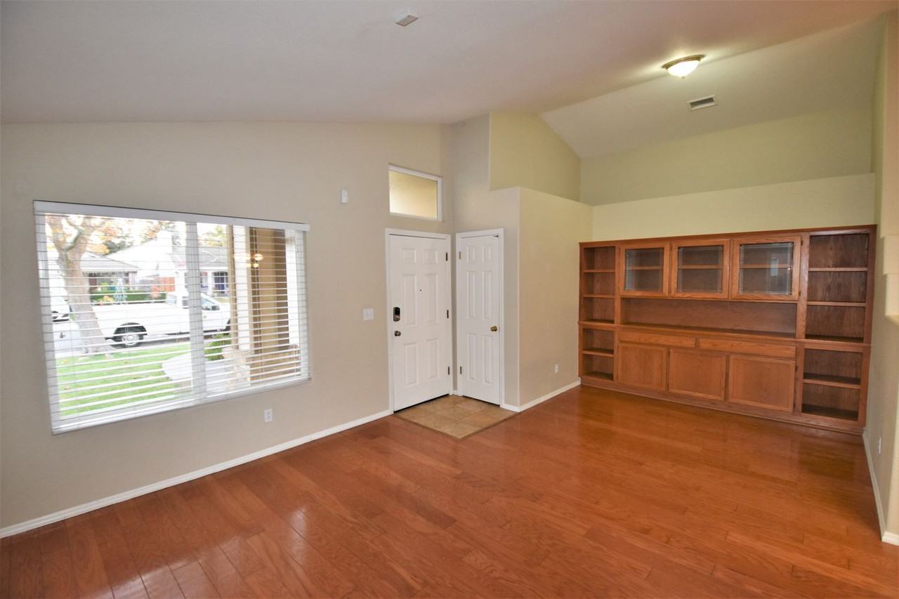 9463 Oak Village Way - Photo 2 of 14