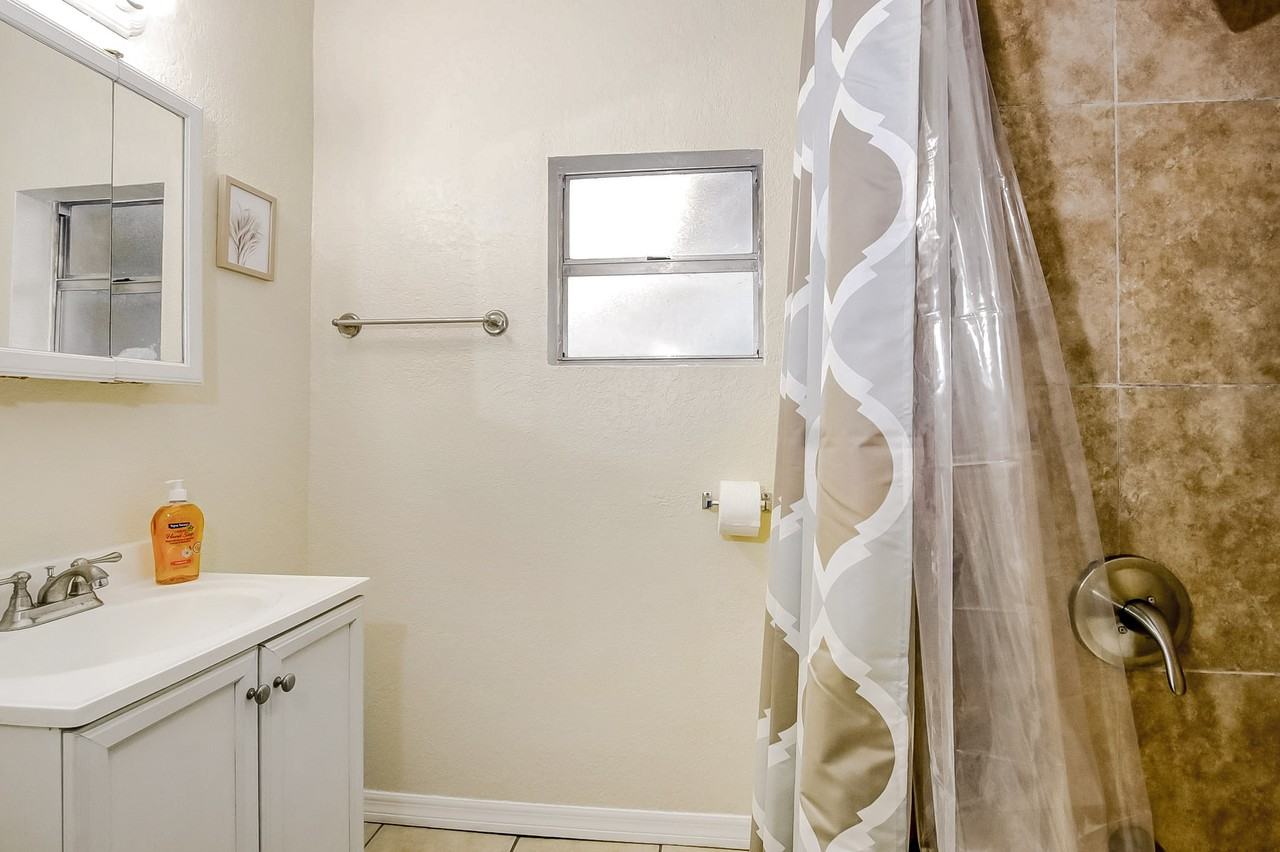 E Emma St - Photo 4 of 13