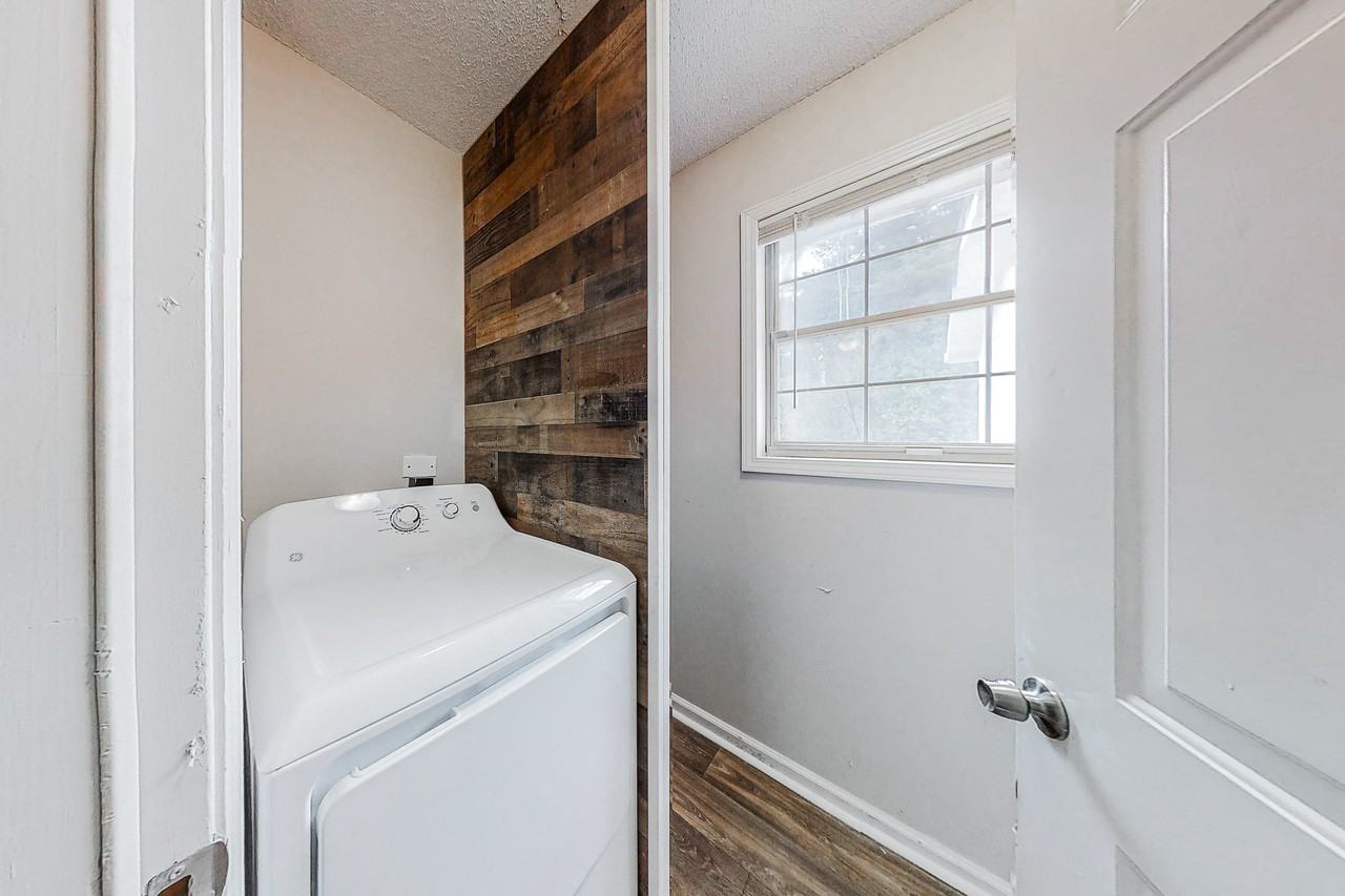 Shoreham Dr - Photo 2 of 12