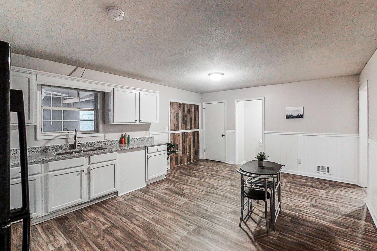 Shoreham Dr - Photo 6 of 12