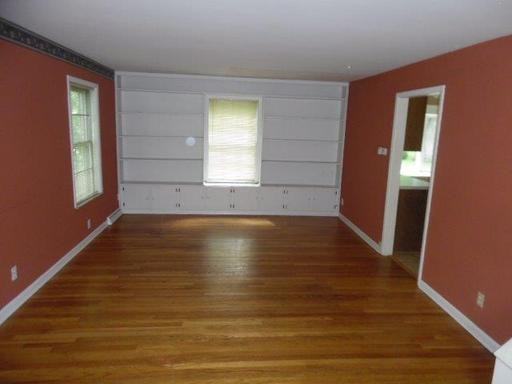 2475 Glen Hill Dr - Photo 2 of 7