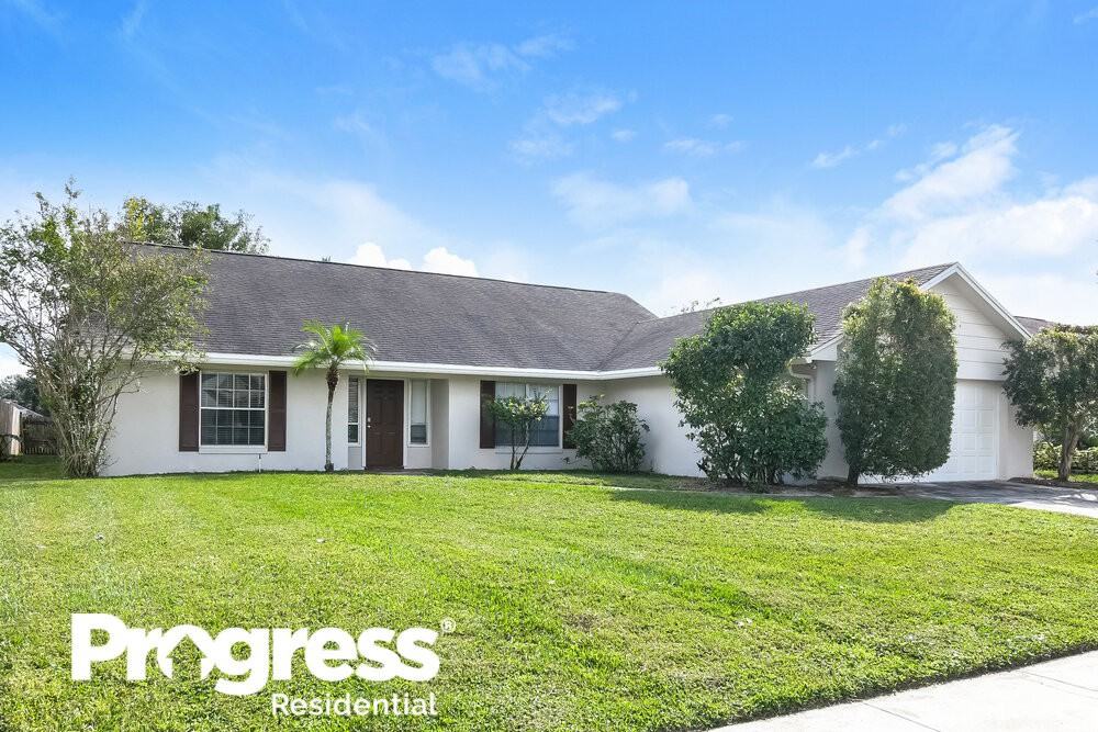 423 Greyford Ln - Photo 3 of 16