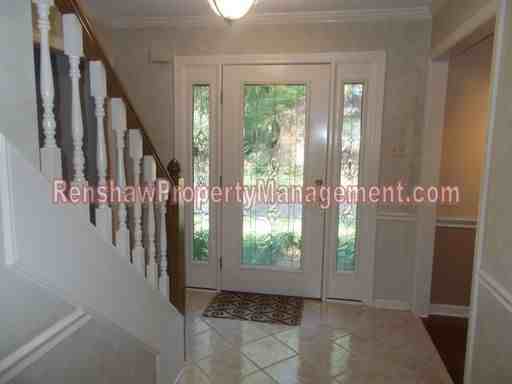 2890 Leesburg Dr - Photo 2 of 10