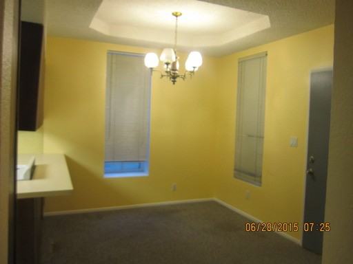 727 S Oak St - Photo 3 of 14