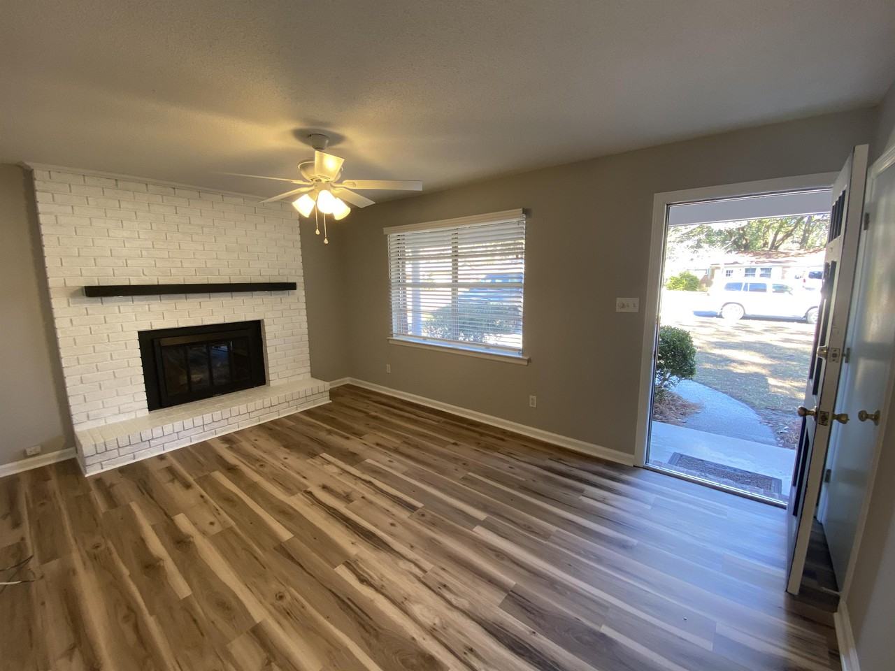 23 Port Royal Dr #1 - Photo 4 of 23