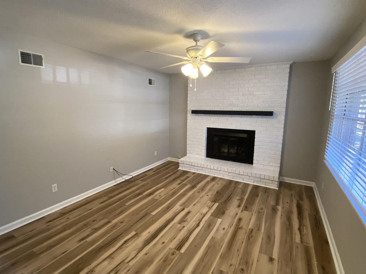 23 Port Royal Dr #1 - Photo 5 of 23