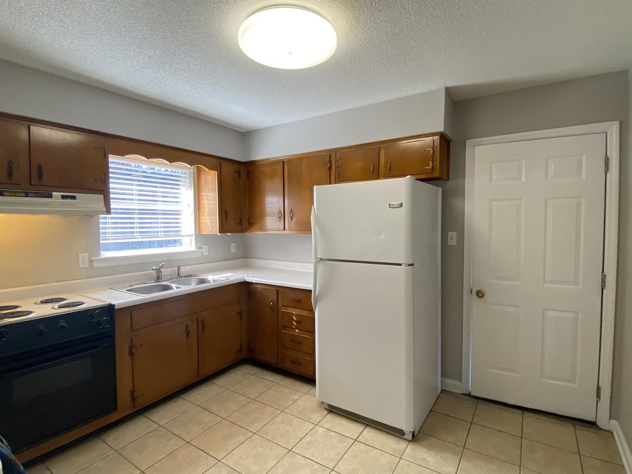 23 Port Royal Dr #1 - Photo 7 of 23