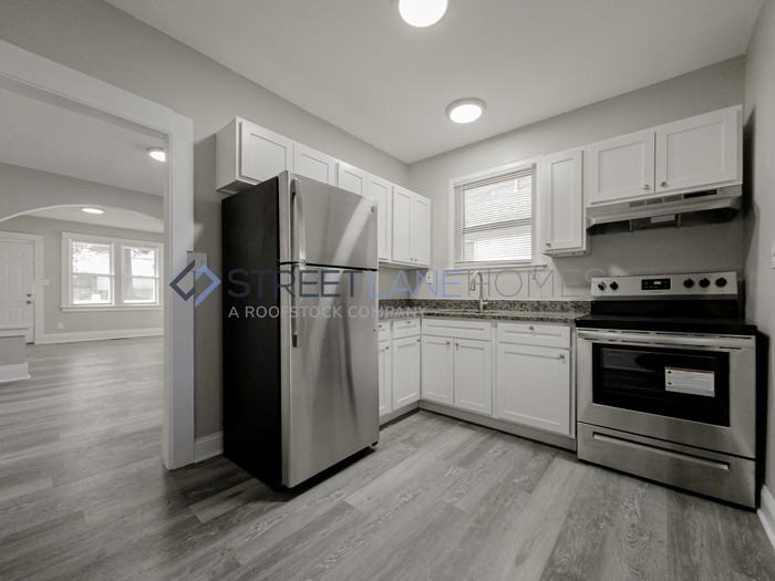 2122 Wolter Ave - Photo 3 of 16