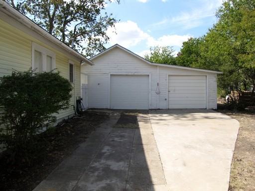 712 N Camden St - Photo 3 of 3