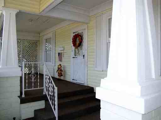 712 N Camden St - Photo 2 of 3