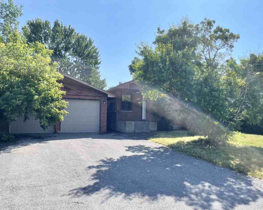 933 Winnington Avenue - Photo 2 of 24