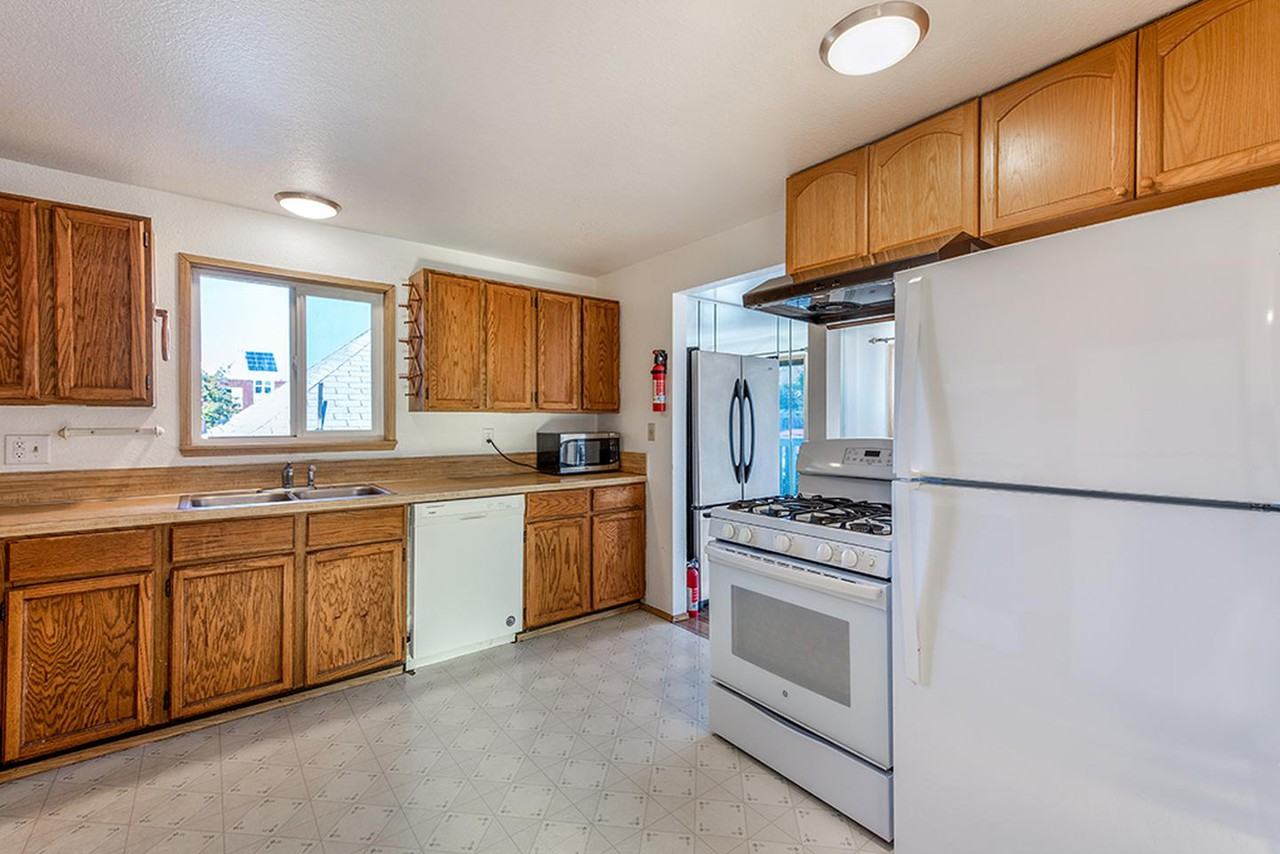 Spacious Central District home by Madrona Farmers Market - Photo 2 of 21