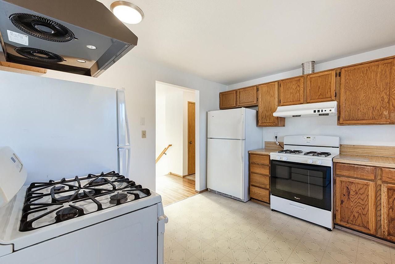 Spacious Central District home by Madrona Farmers Market - Photo 4 of 21