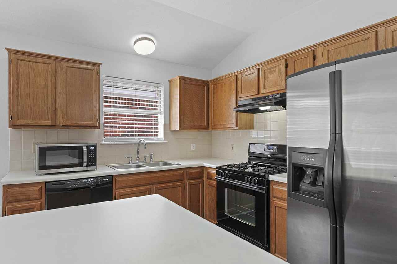 Spacious & comfy Willow Run home by Mills Pond - Photo 6 of 20