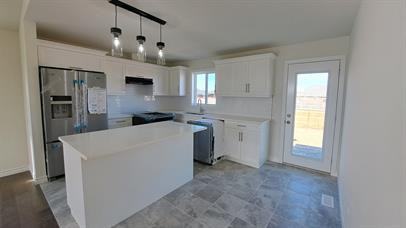 1169 Aspen Ridge Cres - Photo 3 of 10