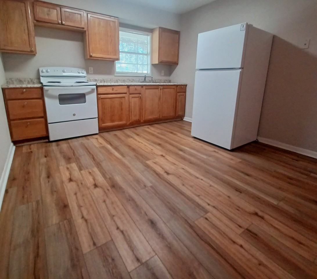 2302 W 17th St - Photo 2 of 19