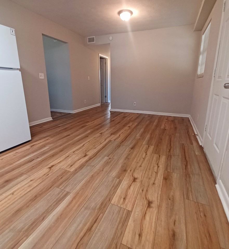 2302 W 17th St - Photo 3 of 19