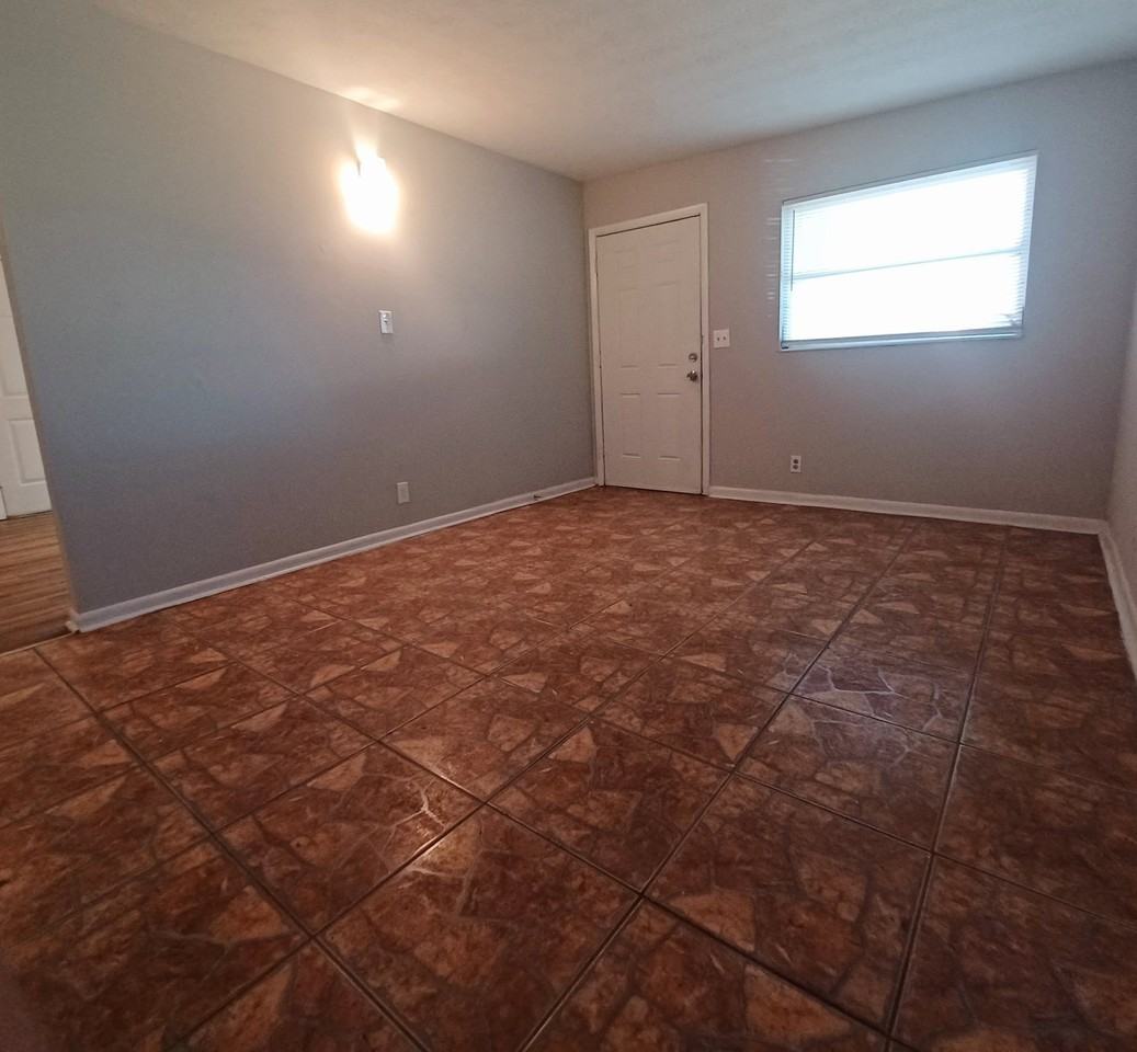 2302 W 17th St - Photo 4 of 19