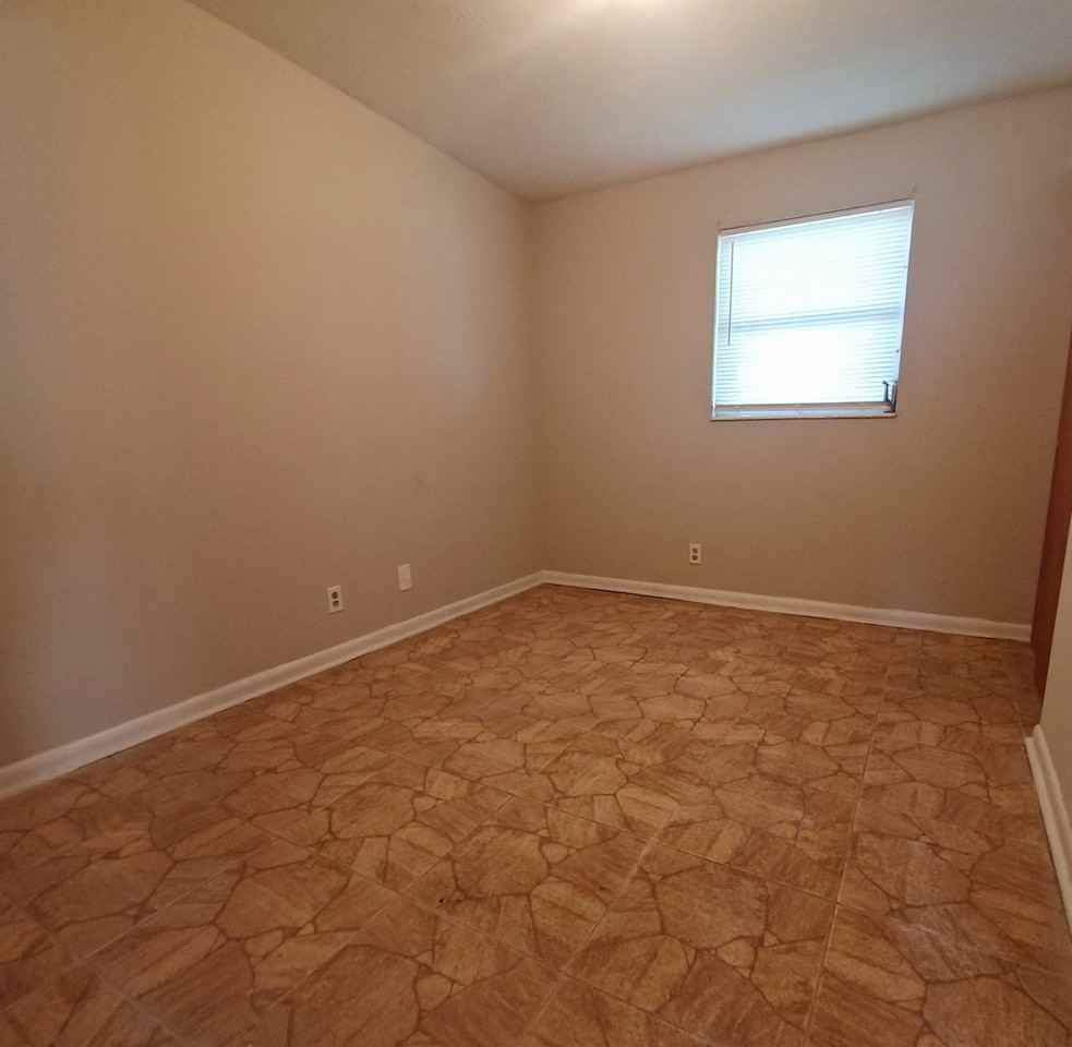 2302 W 17th St - Photo 7 of 19