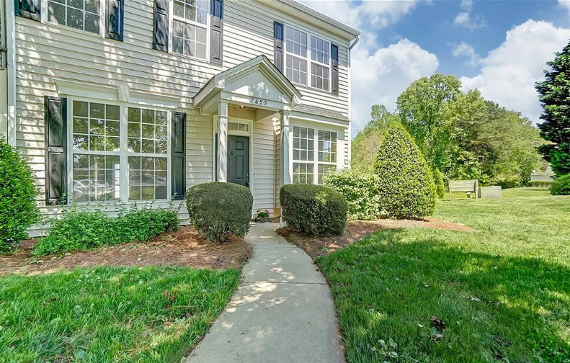 7659 Bluff Point Ln - Photo 2 of 29