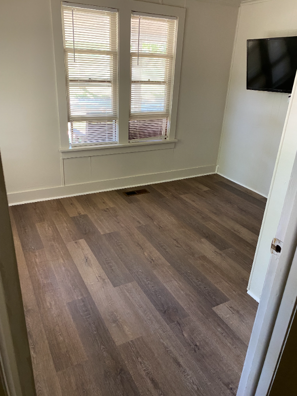 1015 S Arnold St - Photo 4 of 12